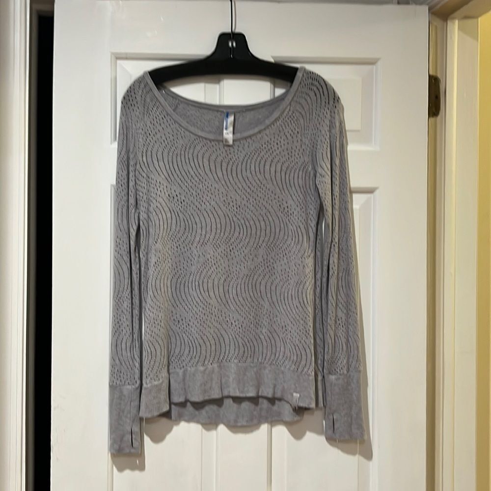 Mondetta holey active long sleeve shirt with thumb holes